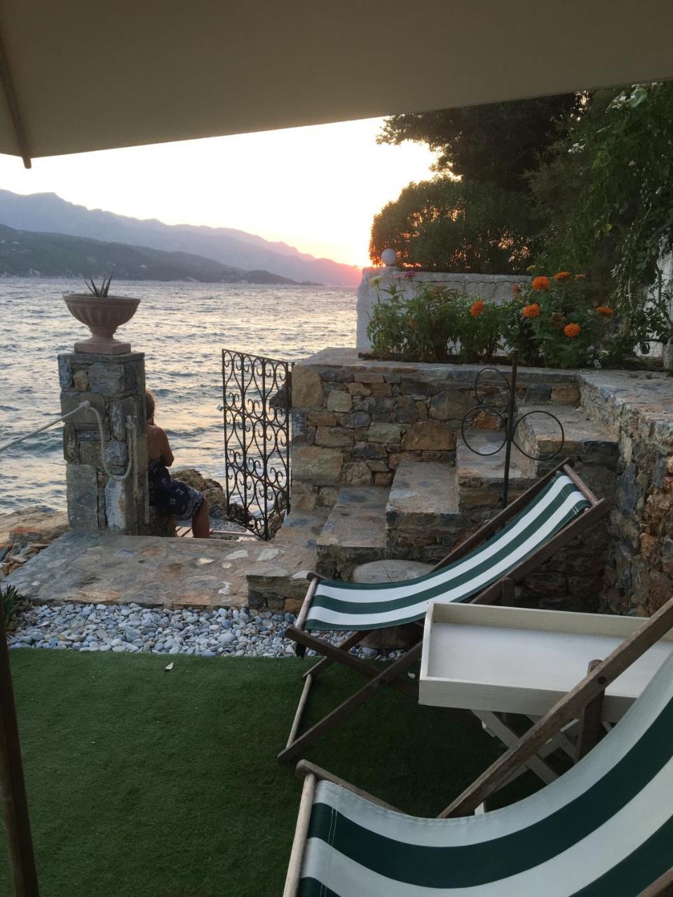 Roditses Beach Sea Front Apartments Samos Town Exterior photo