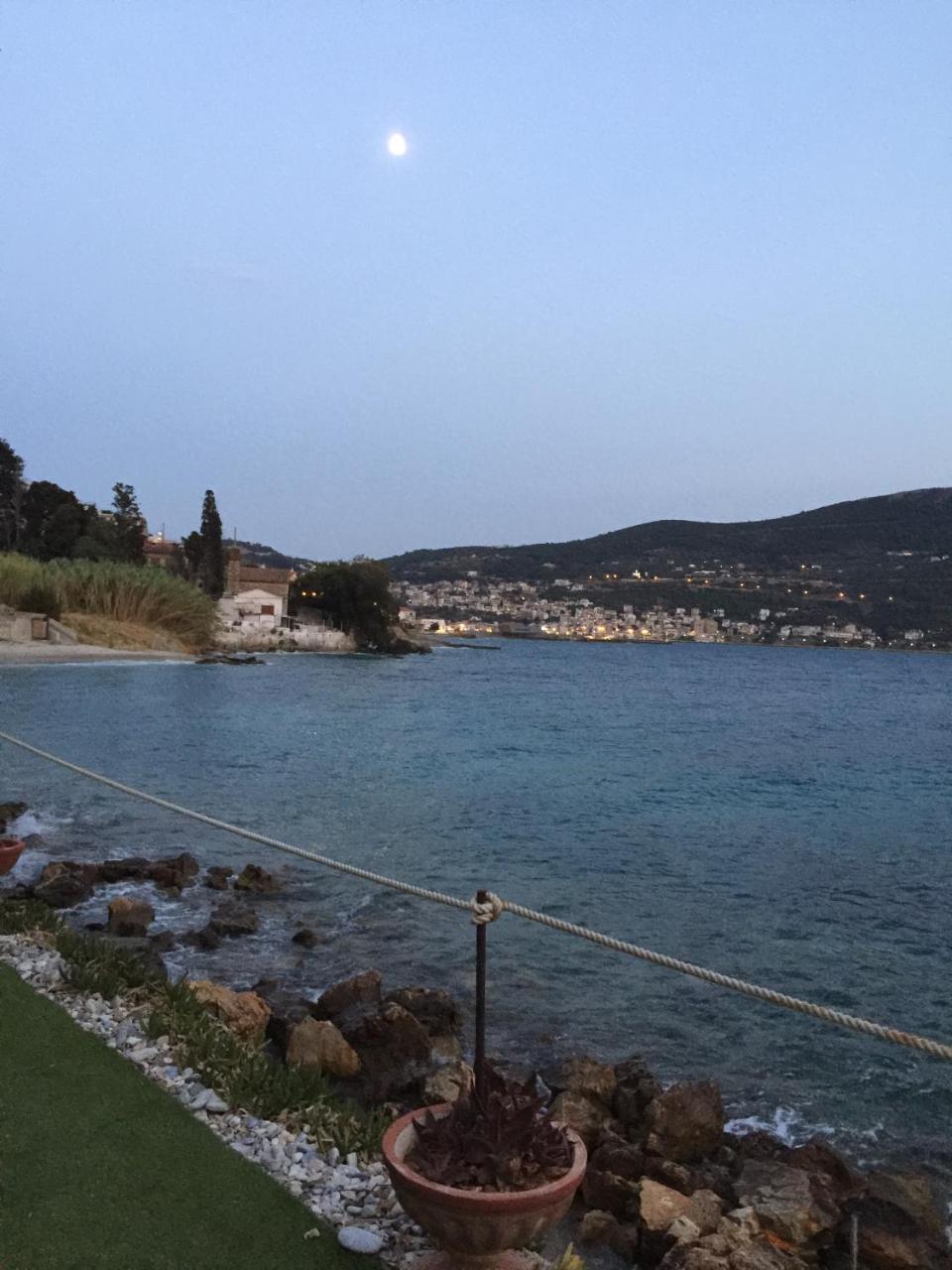 Roditses Beach Sea Front Apartments Samos Town Exterior photo